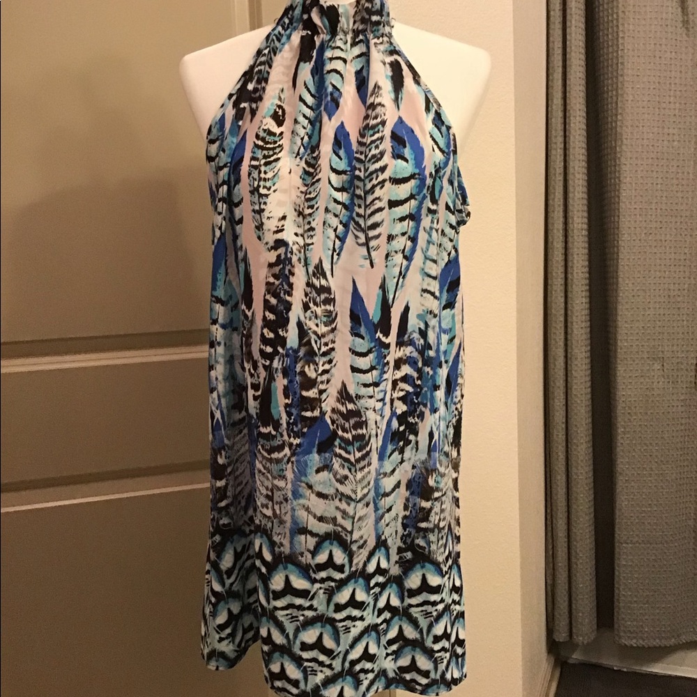 Sleeveless high neck dress.
